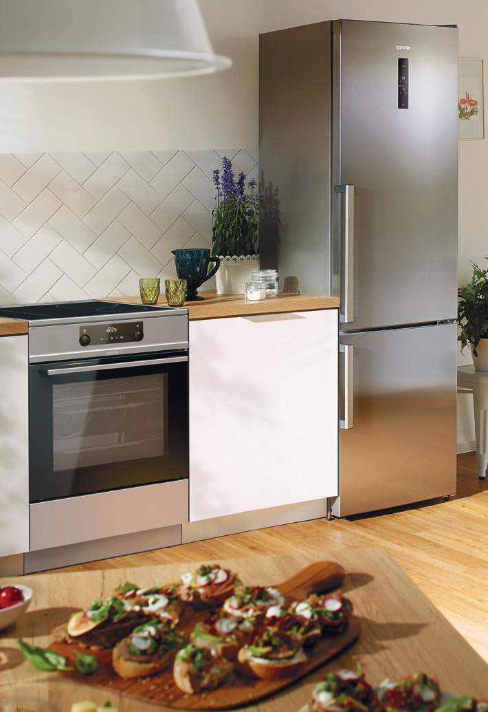 Stainless Steel Refrigerator & Cooker Modern Kitchen Layout